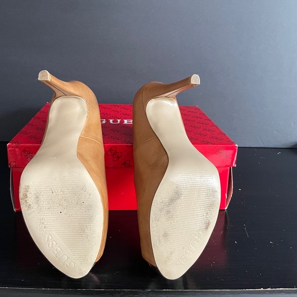Guess nude peep toe pumps - Picture 3 of 3